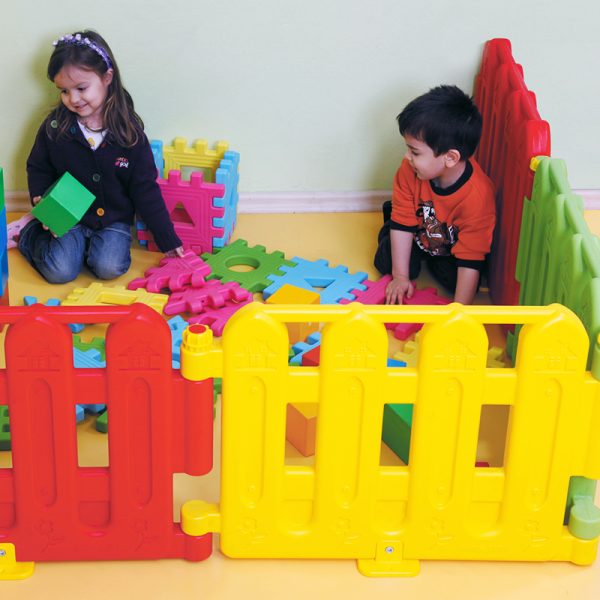 Kids 6 Piece Plastic Fence Kit - Image 2